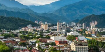 Asesinan a tiros a exalcalde colombiano; participaba en una campaña presidencial