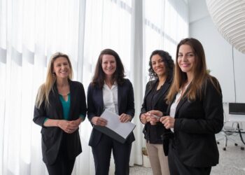 El Autotransporte en México mantiene rezago en liderazgo femenino, pese a su impacto en la competitividad del sector