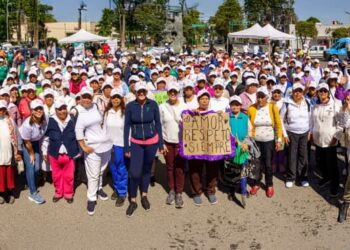 Reúne Rocío Pegueros a más de 280 adultos mayores en caminata por la salud