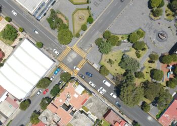 Entrega Ricardo Moreno calle Valentín Gómez Farías, primera vialidad reconstruida con “Diablo Dragón”