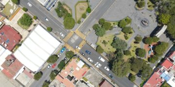 Entrega Ricardo Moreno calle Valentín Gómez Farías, primera vialidad reconstruida con “Diablo Dragón”