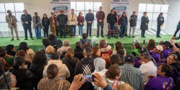 Cumple Ricardo Moreno a la Nueva Oxtotitlán y entrega cancha de futbol