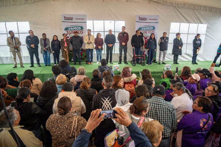 Cumple Ricardo Moreno a la Nueva Oxtotitlán y entrega cancha de futbol