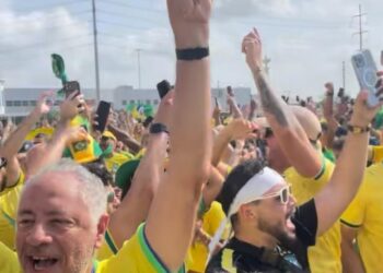 Houston se pinta de amarillo: Brasil convierte el camino al estadio en un carnaval rumb