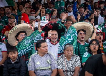 Se viste de verde la Plaza de los Mártires con la pasión futbolera de la afición toluqueña