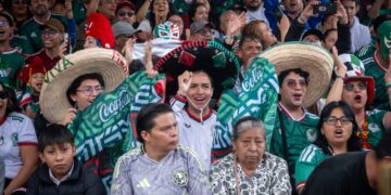 Se viste de verde la Plaza de los Mártires con la pasión futbolera de la afición toluqueña
