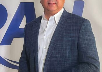 Juez ratifica bloqueo de cuentas de familia del panista Cabeza de Vaca