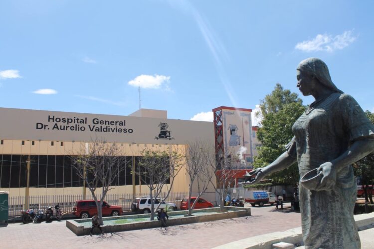 Alborota Efrén Emmanuel Jarquín González avispero en el Hospital Civil «Dr. Aurelio Valdivieso» de Oaxaca; denuncian falta de insumos