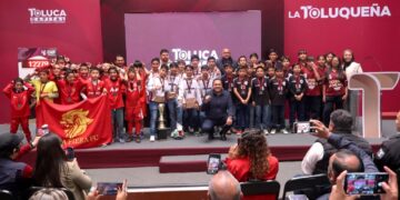 Felicita Ricardo Moreno a niñas y niños que nos representarán en Jalisco y Japón