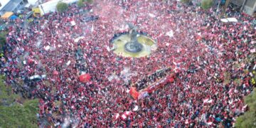 Toluca se pinta de rojo y celebra el campeonato de la Concacaf de los Diablos