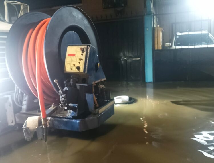Atiende PC y Bomberos de Toluca afectaciones por lluvias