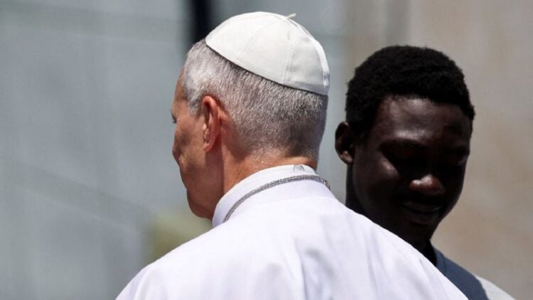 «No pueden hablar de dignidad y dejar que los mares sean cementerios», dice el papa León XIV a Europa