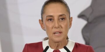 «Que se quede en el tema bilateral y respete los asuntos internos», responde Sheinbaum al embajador Ronald Johnson