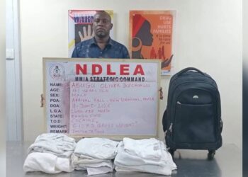 Detienen en Nigeria a empresario brasileño con más de seis kilos de cocaína impregnada en camisas