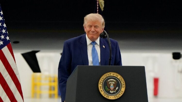«No causen problemas o volveremos a atacar con mucha fuerza», advierte Trump a Irán en medio de negociaciones en Suiza