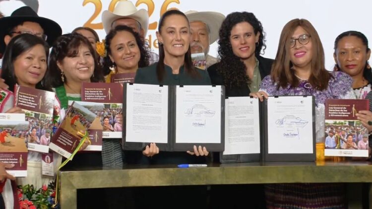 Sheinbaum firma convocatoria para la consulta sobre la Ley de Derechos de los Pueblos Indígenas y Afromexicanos