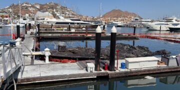 Abren investigación por el incendio de embarcaciones en Cabo San Lucas y el hallazgo de un cuerpo