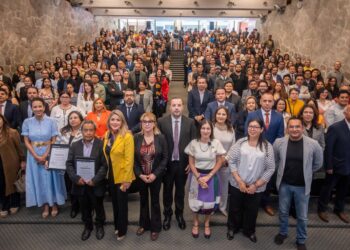 Con preparación e innovación, 303 emprendedores de la EMET dan el siguiente paso