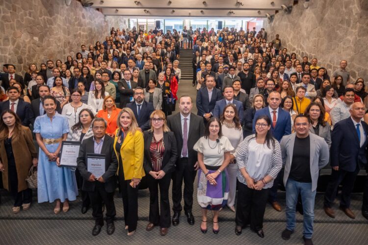 Con preparación e innovación, 303 emprendedores de la EMET dan el siguiente paso