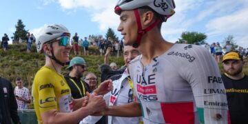 Pogačar revela la impresionante fortaleza de Isaac del Toro tras brillar en la Etapa 14 del Tour de Francia