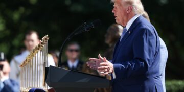 Trump impone aranceles entre el 10 el 12.5 % a más 60 economías
