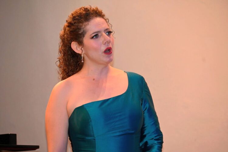 Carmen Carvajal Bonanni, joven soprano poblana que busca llevar la ópera mexicana al mundo