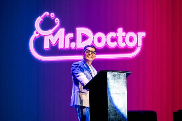 Del mundo digital al escenario: Mr. Doctor conquista el Lunario con un espectáculo sin precedentes