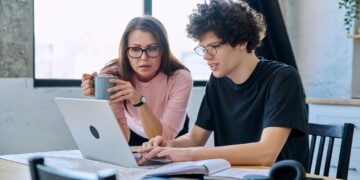 Más que vacaciones: el verano puede definir el futuro profesional de miles de jóvenes