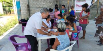 Guadalupe Eguiluz plantea fortalecer el sistema de salud en Guerrero con más especialistas y hospitales mejor equipados