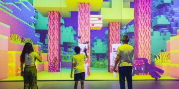 Minecraft Experience supera el millón de visitantes en todo el mundo con el lanzamiento de su nueva aventura al aire libre «Moonlight Trail»