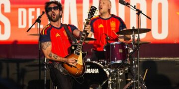 Cibeles vibra con Viva Suecia en la celebración de los campeones