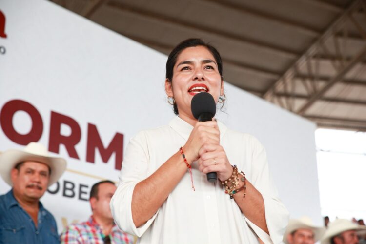 Elizabeth López Blanco muestra músculo en la carrera por Nayarit
