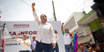Elizabeth López Blanco exhibe músculo en interna de Morena por Nayarit