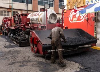 Inicia “Diablo Dragón” trabajos en la calle Juan Aldama en San Mateo Oxtotitlán