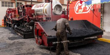 Inicia “Diablo Dragón” trabajos en la calle Juan Aldama en San Mateo Oxtotitlán