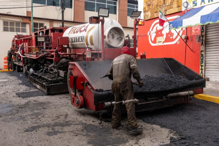 Inicia “Diablo Dragón” trabajos en la calle Juan Aldama en San Mateo Oxtotitlán