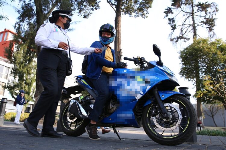 ¡A cumplir con cascos certificados!, convoca Ricardo Moreno a toda la comunidad motociclista