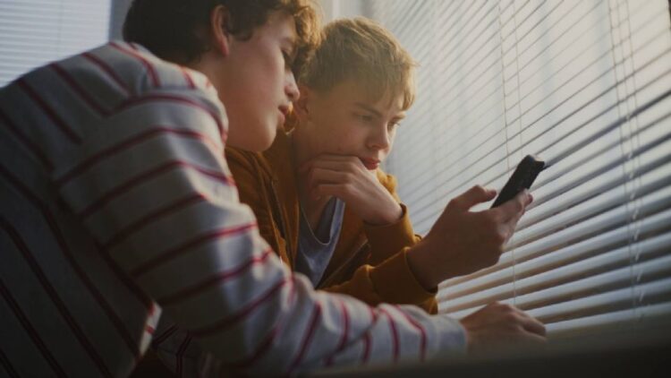 Detienen a seis adolescentes tras amenazar por TikTok con un ataque a escuela en Bélgica