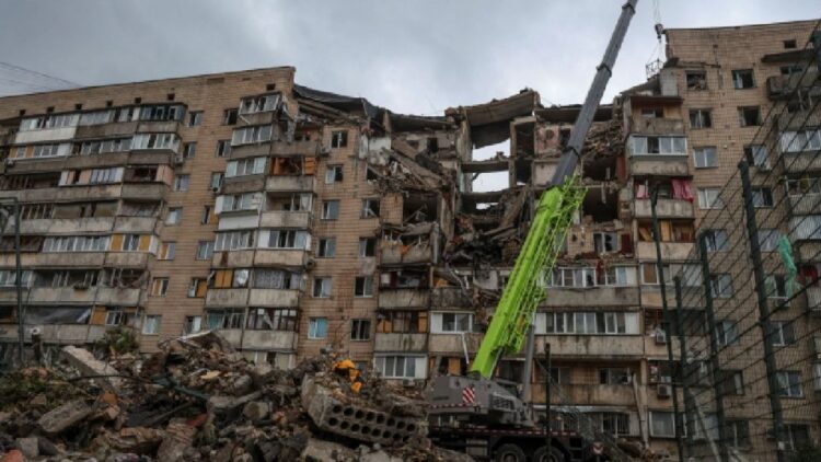 Ataque ruso a Ucrania deja por lo menos 20 muertos en Kyiv y la localidad de Vishneve