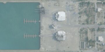 Al menos 11 lesionados tras incendio en una nave industrial en Grecia