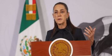 Sheinbaum marca distancia de la CNDH tras recomendación que exonera al Ejército en el caso Ayotzinapa