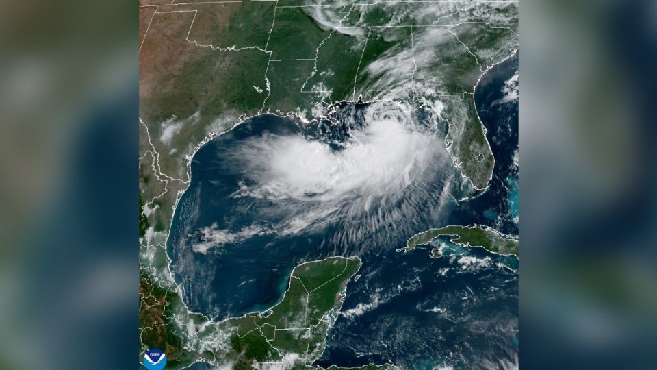 Bertha amenaza al sureste de EU con inundaciones y mareas peligrosamente altas