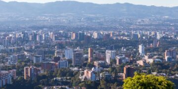 Al menos seis personas son asesinadas a balazos afuera de una residencia en la capital de Guatemala