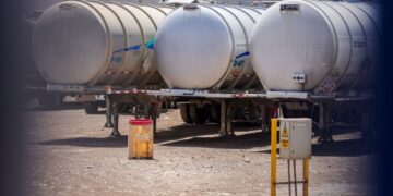 FGR exhibe a empresa de Ernesto Ruffo: importó más de 500% del combustible autorizado