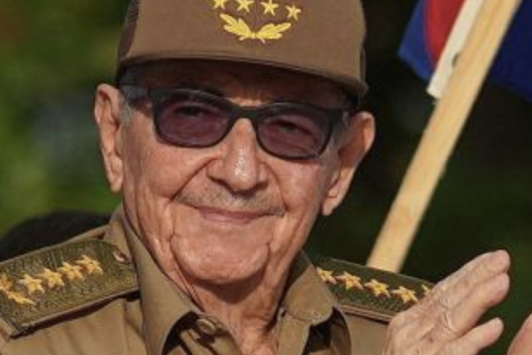 Aplazan hasta septiembre juicio en EU contra piloto cubano vinculado a Raúl Castro