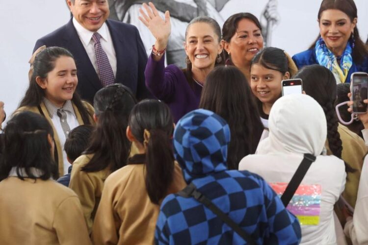 Sheinbaum encabeza inicio del ciclo escolar 2026-2027; regresan a clases 28 millones de estudiantes