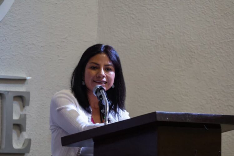 Valeria Cruz representa al gremio de Trabajadores sociales para profesionalizarse