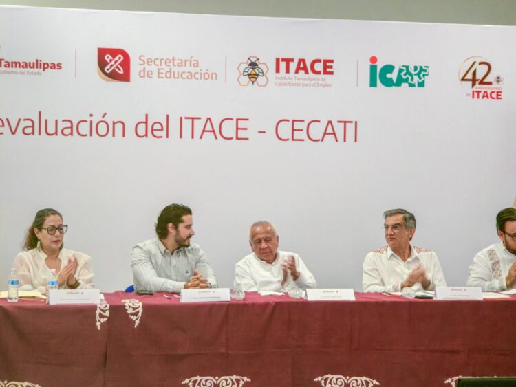 México necesita más técnicos: empresas buscan trabajadores antes de que terminen de capacitarse
