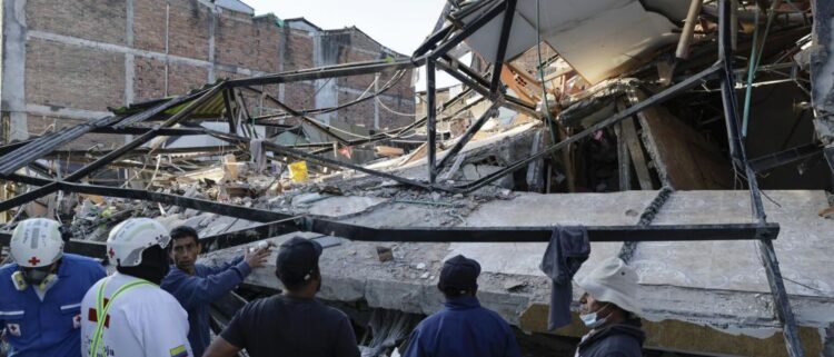 Tragedia en Colombia se incrementa en pocas horas: Suben a 234 los muertos por terremoto de 7.4