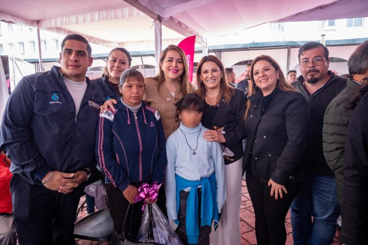 Llena de alegría Gobierno municipal a 296 ahijados del DIF Toluca en su regreso a clases